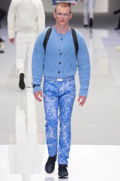 Look 22